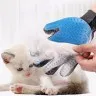 Силиконовая перчатка для вычесывания шерсти синяя на правую руку